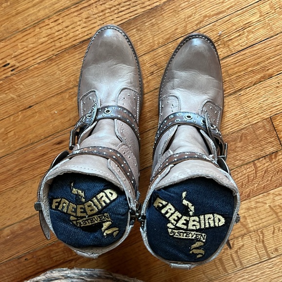 FreeBird Selina Stone Booties size 8 - Picture 8 of 8